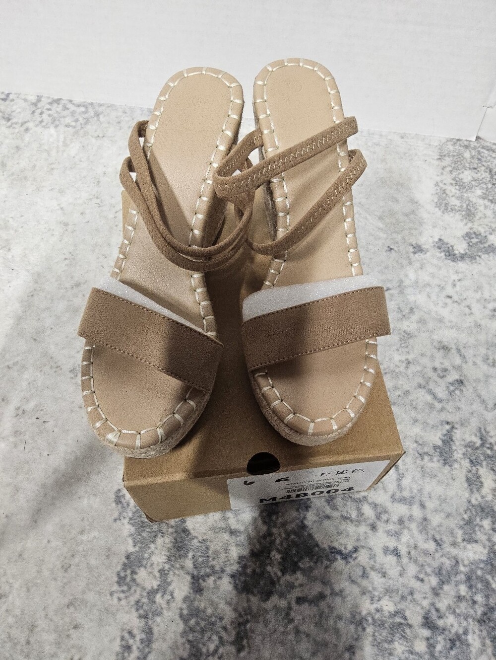 NWOT Vetaste Size 6 Women’s Tan Strappy Slide Sandals